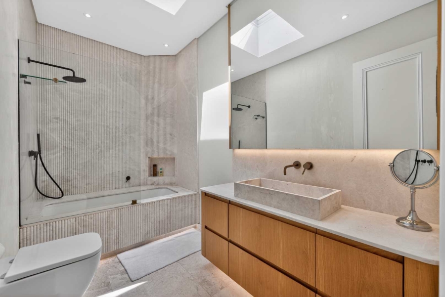 5 Bedroom Property for Sale in Fresnaye Western Cape